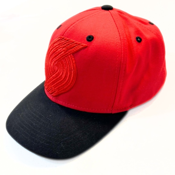 Portland Trail Blazers Mitchell & Ness Snapback Red And Black Cap - Picture 2 of 6